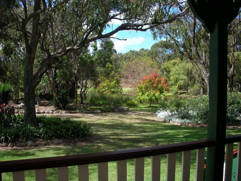 Granite Gardens Cottages & Lake Retreat Stanthorpe Exterior photo